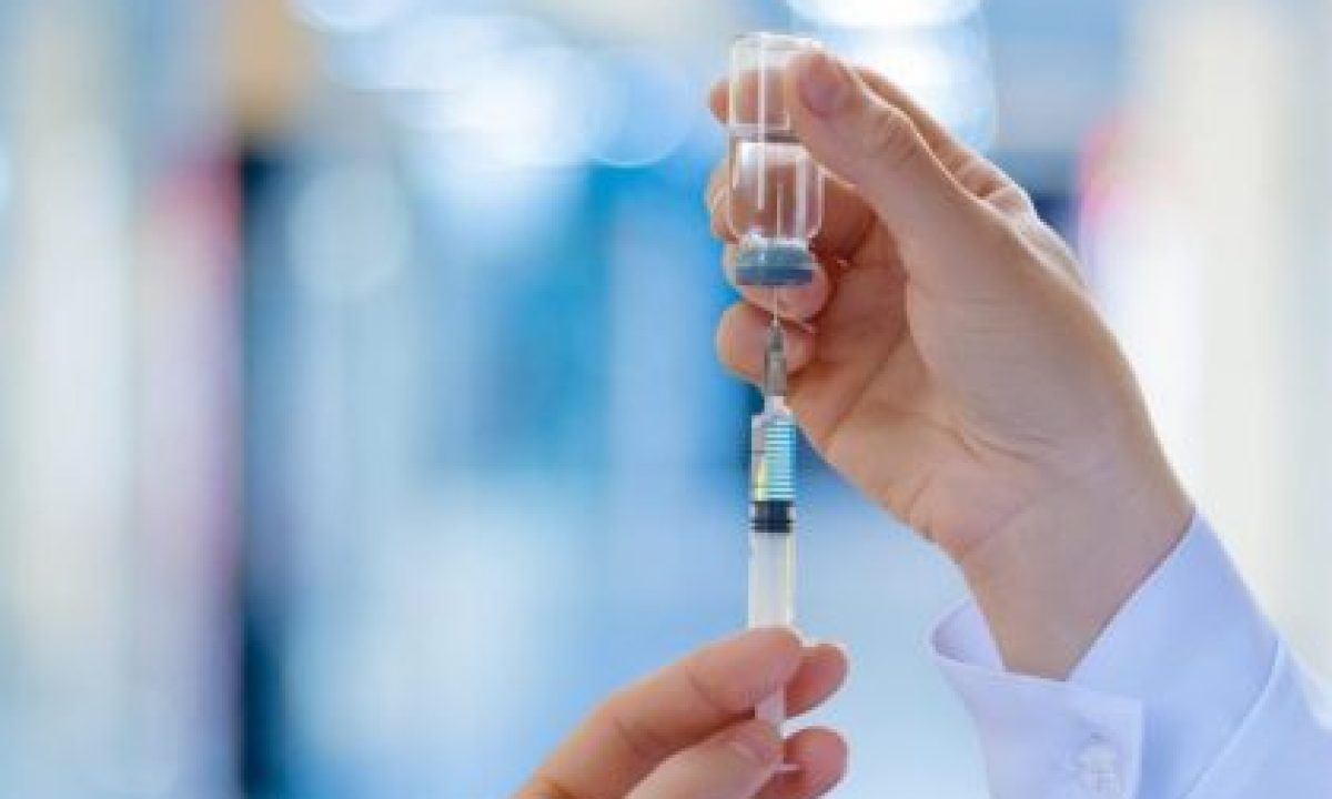 vacina-seringa-1678298300129_v2_1254x836-scaled-420x280_c