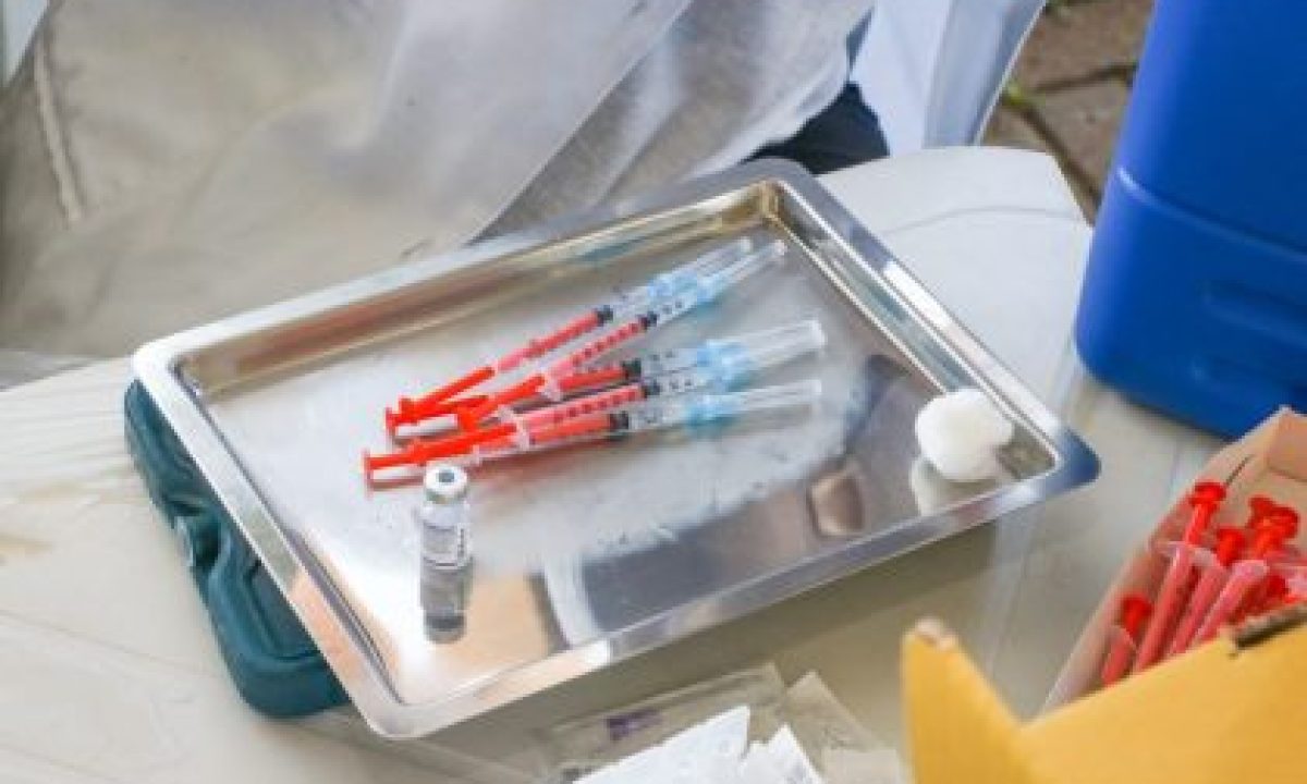 vacinacao_covid_praca_ramez-14-e1641323536189-420x280_c (1)