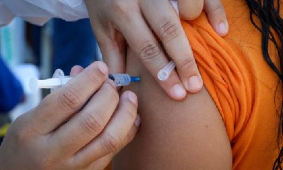 vacinacao_covid_praca_ramez-28-e1642771086506-420x280_c (1)